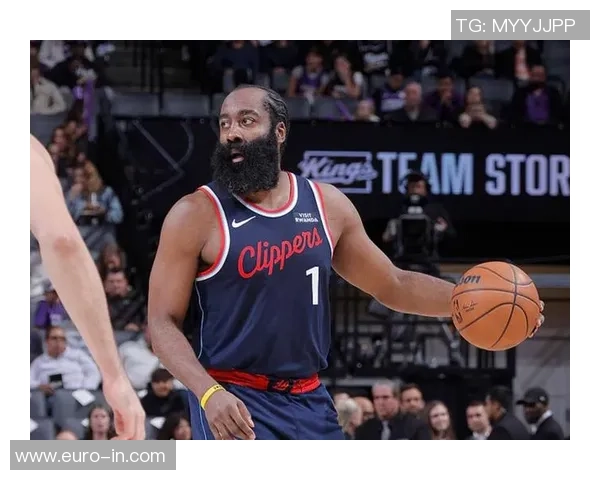 哈登手感火热!直接拔三分,飚中追平比分 哈登手感火热!直接拔三分,飚中追平比分