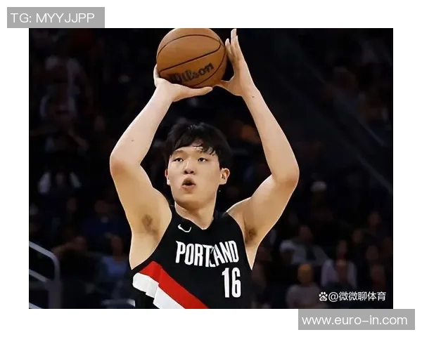 开拓者全员亮相签名明信片 利拉德杨瀚森中文签名吸引球迷关注 开拓者全员亮相签名明信片 利拉德杨瀚森中文签名吸引球迷关注