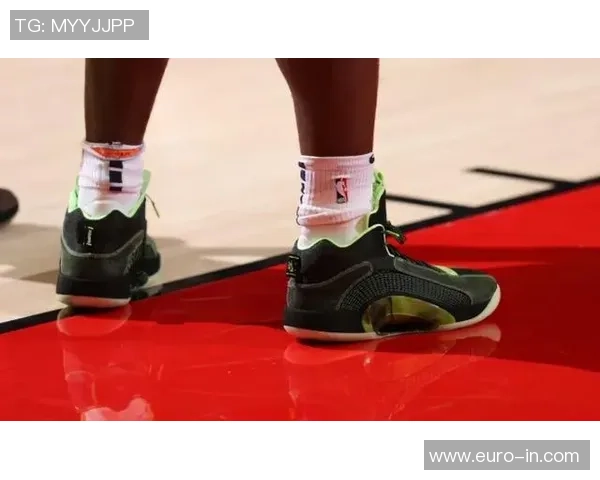 克拉克森新赛季首套球员通道穿搭解析型男魅力十足引领潮流 克拉克森新赛季首套球员通道穿搭解析型男魅力十足引领潮流